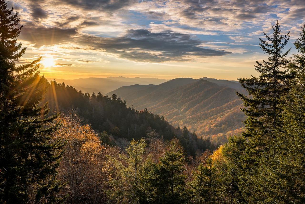 Above The Clouds, 4 Bedrooms, Pool Access, Private, Gaming, Sleeps 16 Gatlinburg Eksteriør bilde